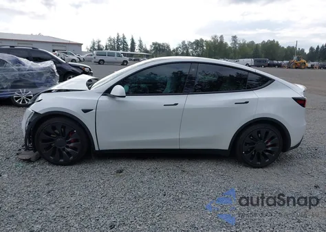 2022 Tesla Model Y Performance Dual Motor All-Wheel Drive z USA, uszkodzony, nr VIN 7SAYGDEF3NF565275